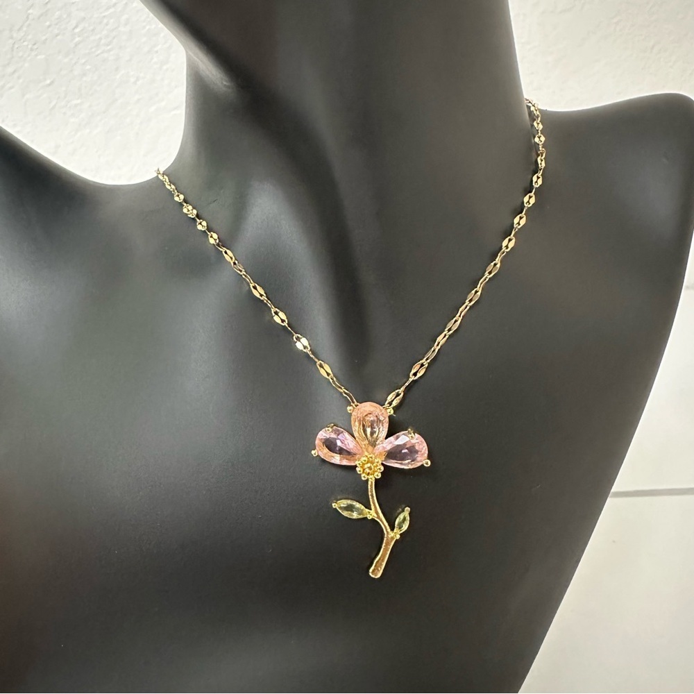 Gold Plated‎ Leaf Flower Pendant Necklace - Picture 2 of 4